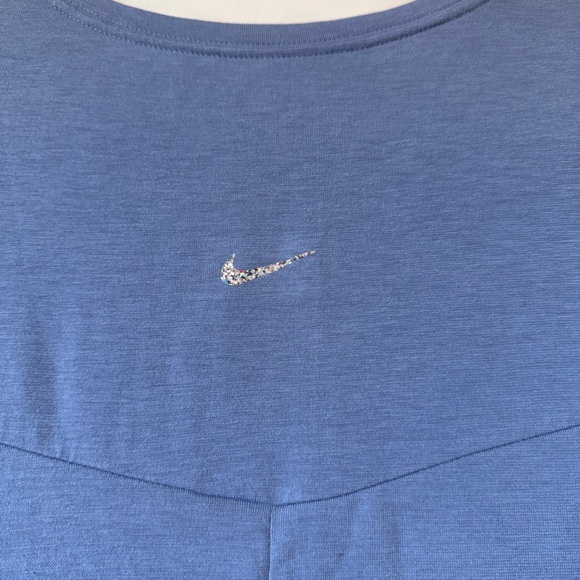 Nike Dri Fit Yoga Womens Tank Top Size Medium Blue Fitness Gym Running Workout - Picture 6 of 9